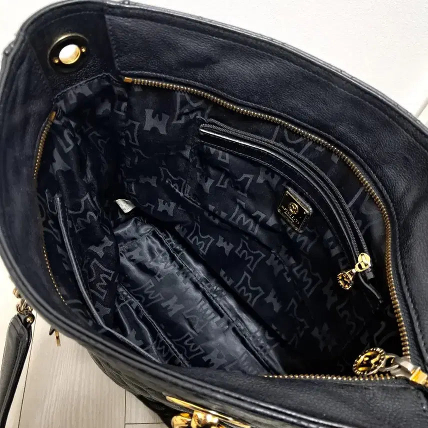 [BUNJANG] Metrocity Quilted Black Tote Bag / 메트로시티 퀼팅 블랙 토트백
