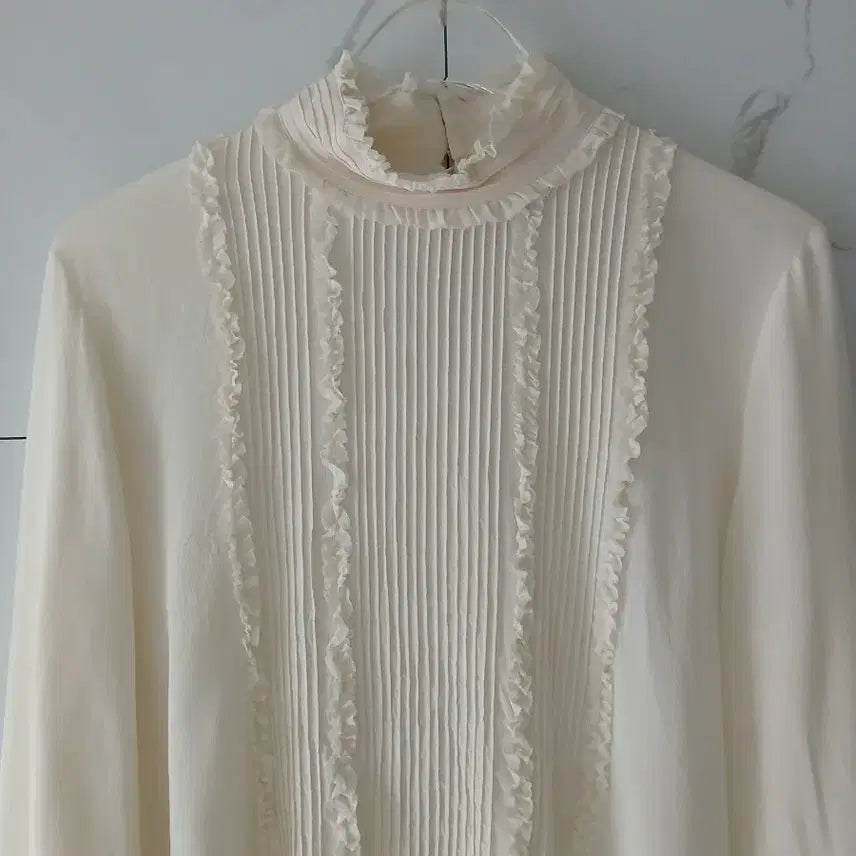 [SOLD OUT] 더 쿠플스 하이넥 실크 블라우스