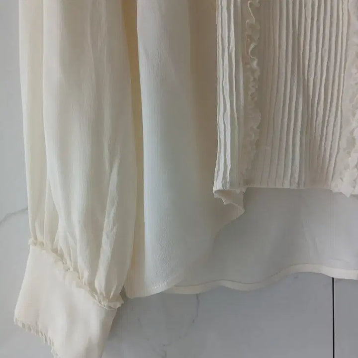 [SOLD OUT] 더 쿠플스 하이넥 실크 블라우스