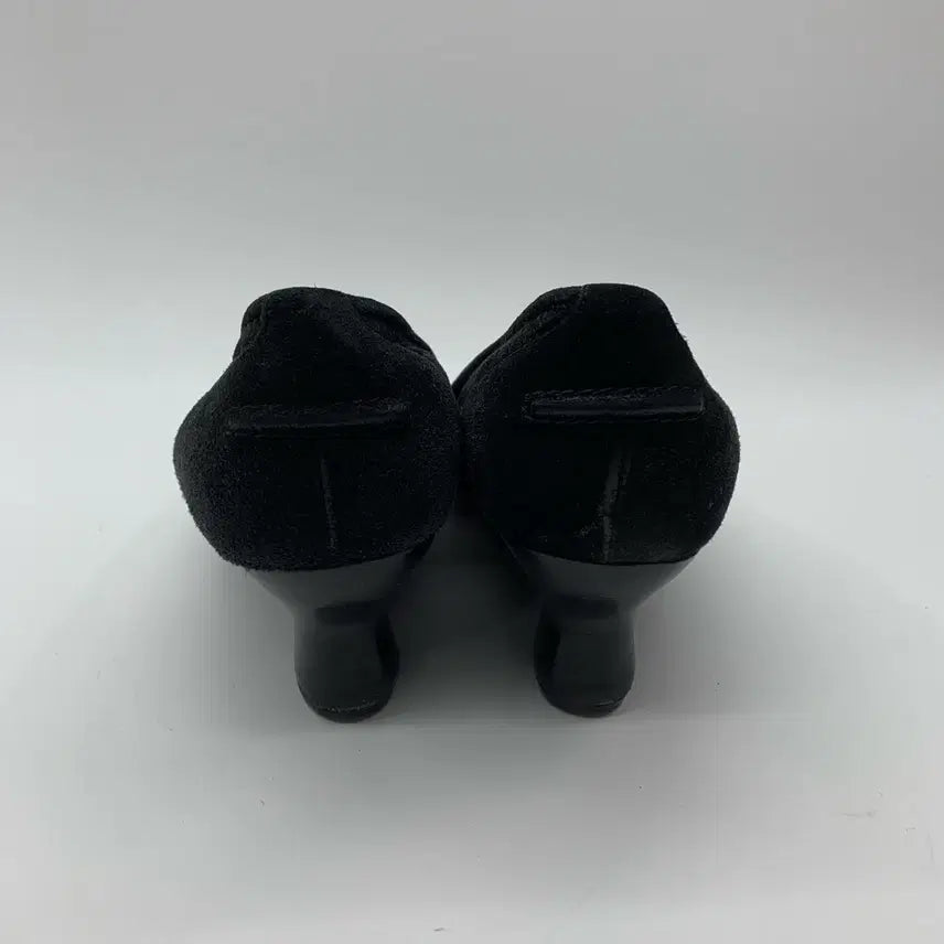 [SOLD OUT] 267000997 루이비통 블랙 스웨이드 나비 힐 36.5사이즈
