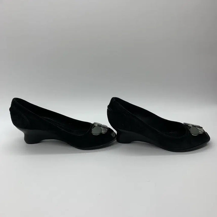 [SOLD OUT] 267000997 루이비통 블랙 스웨이드 나비 힐 36.5사이즈