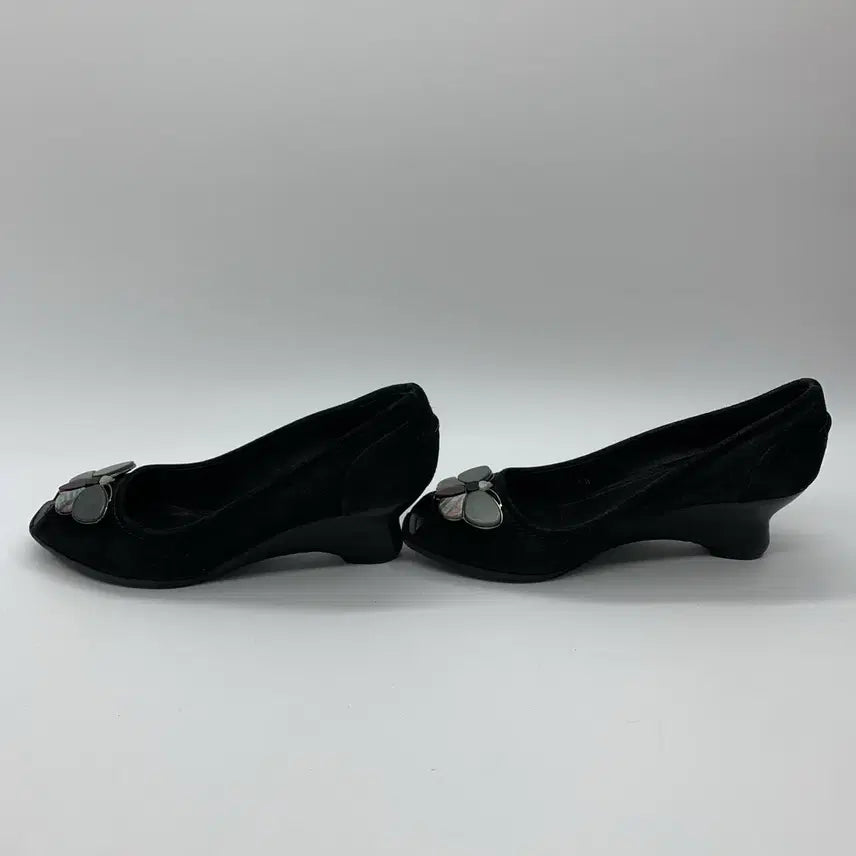 [SOLD OUT] 267000997 루이비통 블랙 스웨이드 나비 힐 36.5사이즈