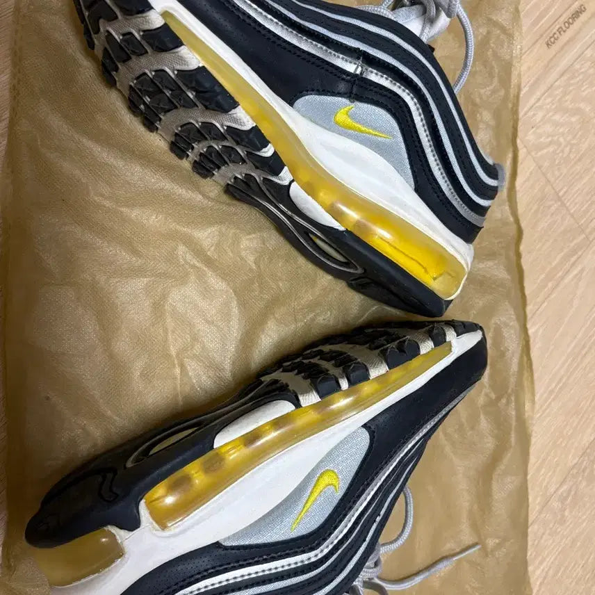 [SOLD OUT] 나이키 에어맥스 97 블랙 아마릴로 실버
