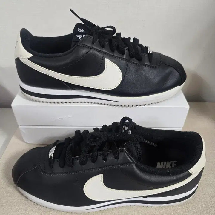 [BUNJANG] Nike Cortez Black/White Sneakers / 나이키 코르테즈 블랙/화이트 운동화