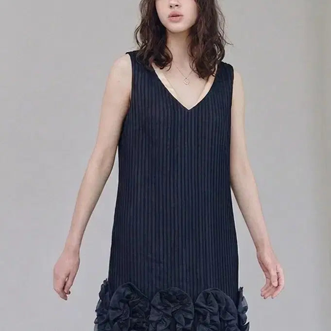 [BUNJANG] G-cut Pleated Floral Hem Sleeveless Dress / 지컷 /플리츠 밑단 플라워 장식 민소매 원피스 66