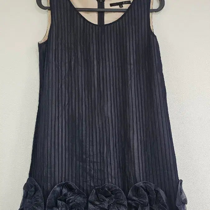 [BUNJANG] G-cut Pleated Floral Hem Sleeveless Dress / 지컷 /플리츠 밑단 플라워 장식 민소매 원피스 66