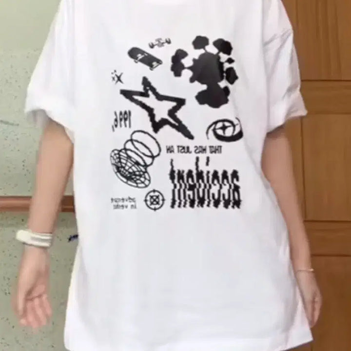 [BUNJANG] Benhit ACCIDENT Oversized Short Sleeve T-shirt / 벤힛 ACCIDENT 오버핏 반팔티