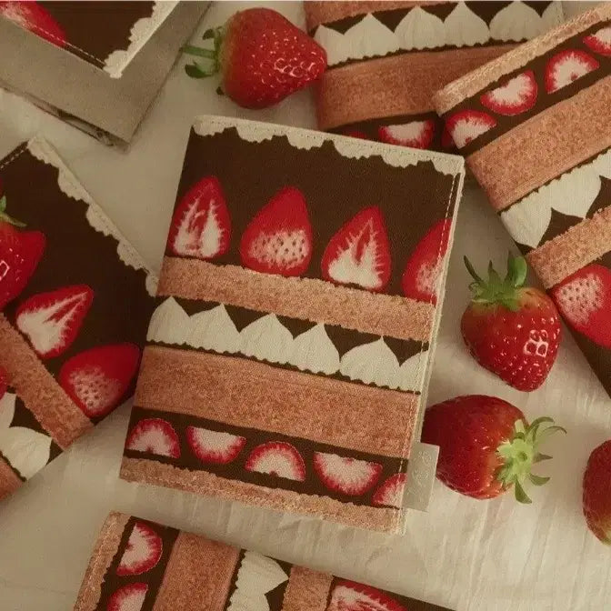 [BUNJANG] Loveyouidiot Choco Strawberry Passport Wallet / 구함) 럽유이디엇 초코 스트로베리 패스포트 월렛 / 여권케이스 북커버