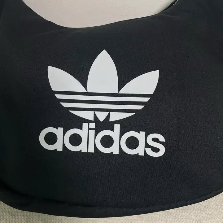 [SOLD OUT] 아디다스 블랙 숄더백 adidas black bag