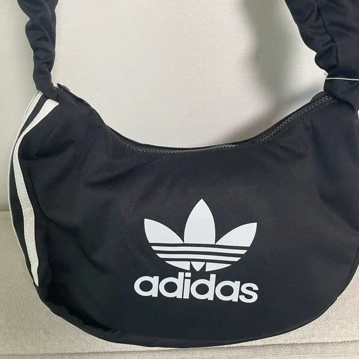 [SOLD OUT] 아디다스 블랙 숄더백 adidas black bag