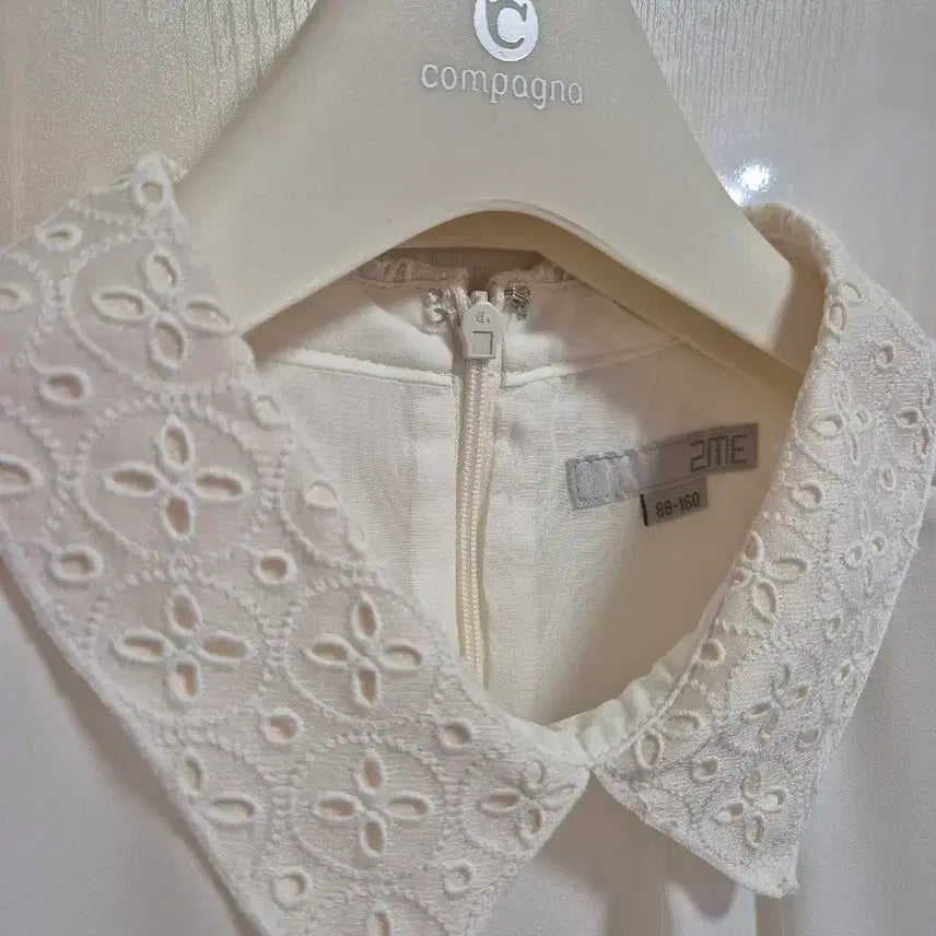 [BUNJANG] White Lace Collar Blouse / 레이스 칼라 화이트 블라우스