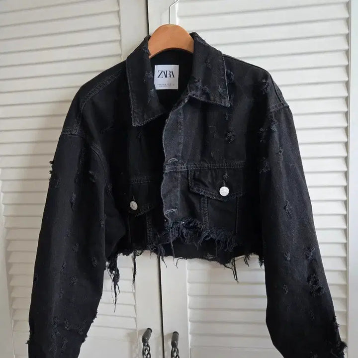 [BUNJANG] ZARA Black Damage Crop Denim Jacket / 자라 블랙 데미지 크롭 데님 자켓