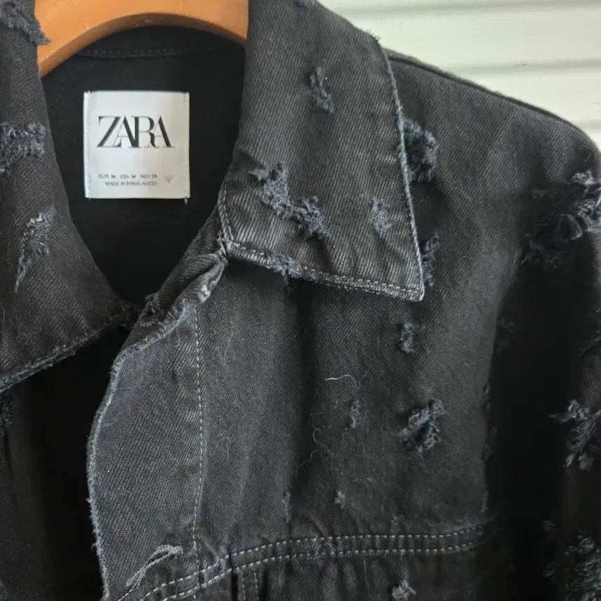 [BUNJANG] ZARA Black Damage Crop Denim Jacket / 자라 블랙 데미지 크롭 데님 자켓