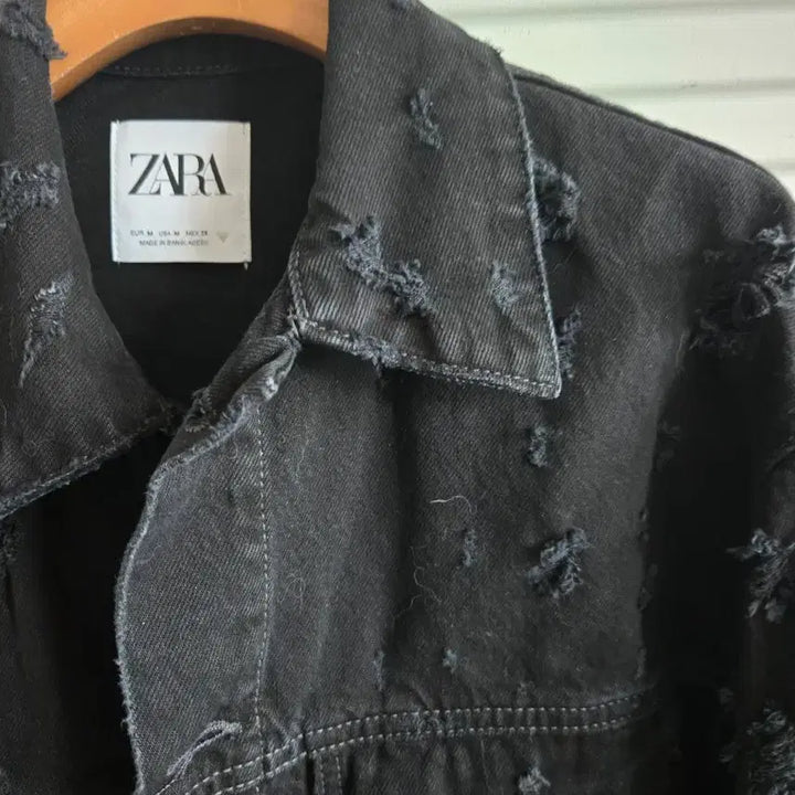 [BUNJANG] ZARA Black Damage Crop Denim Jacket / 자라 블랙 데미지 크롭 데님 자켓