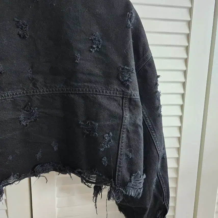 [BUNJANG] ZARA Black Damage Crop Denim Jacket / 자라 블랙 데미지 크롭 데님 자켓