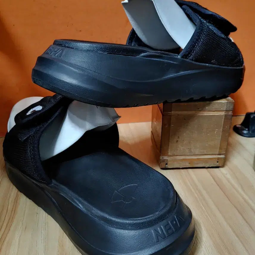 [SOLD OUT] 네파 슬리퍼(표기270 추천사이즈265)