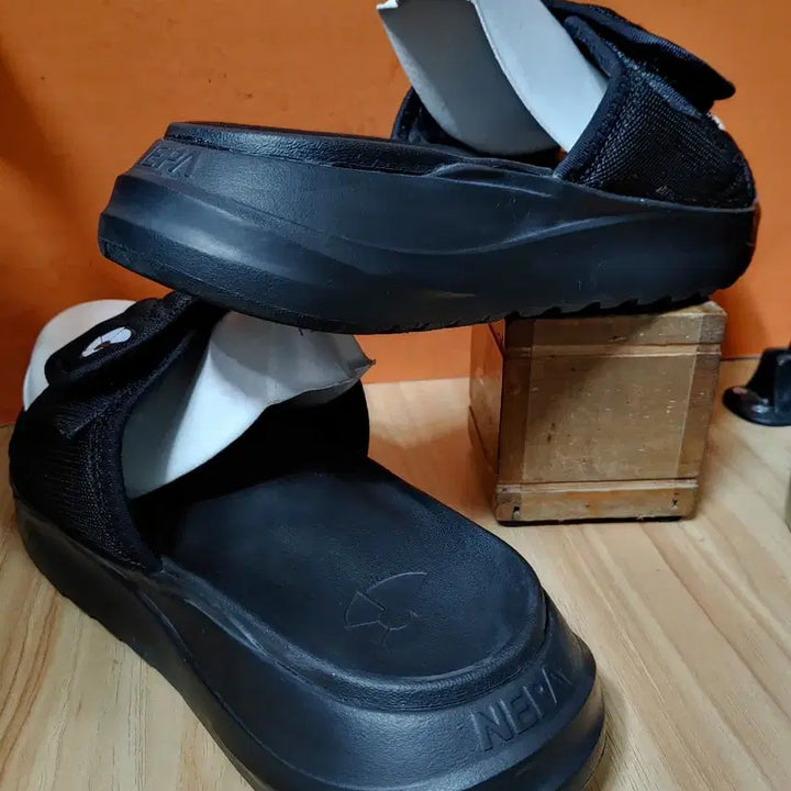 [SOLD OUT] 네파 슬리퍼(표기270 추천사이즈265)