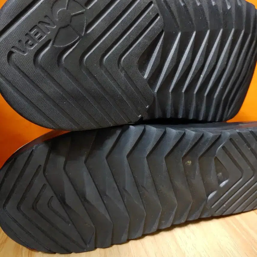 [SOLD OUT] 네파 슬리퍼(표기270 추천사이즈265)