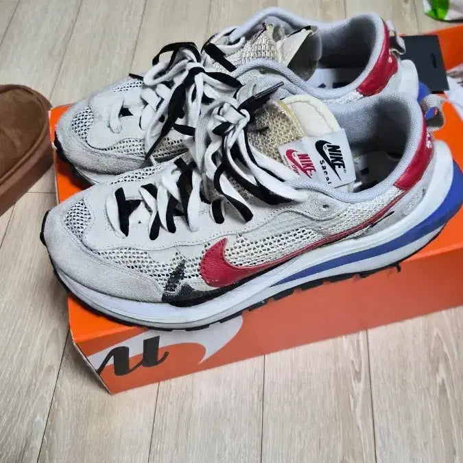 [SOLD OUT] 나이키 사카이 베이퍼와플 푸시아