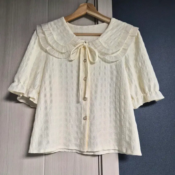 [BUNJANG] Lovely Big Collar Frill Blouse / [새상품] 러블리 빅카라 프릴 블라우스