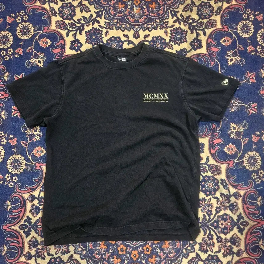 [BUNJANG] 뉴에라(NewEra) 100주년 기념 티셔츠 M size / 뉴에라(NewEra) 100주년 기념 티셔츠 M size