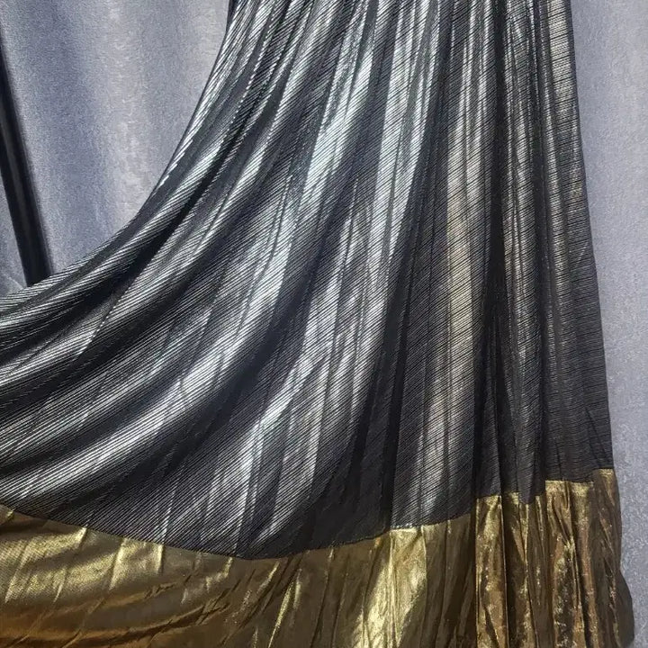 [BUNJANG] Black and Gold Pleated Long Skirt / 블랙/골드 플리츠 롱 스커트