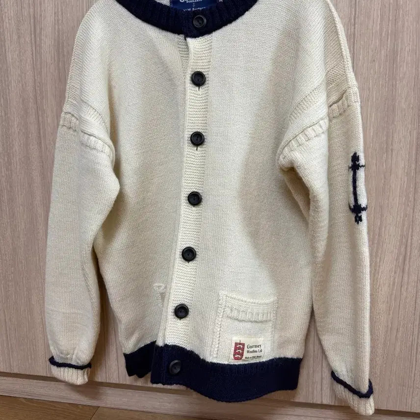 [BUNJANG] Gunjiulreunseon X OAM Collaboration Cardigan / 건지울른슨 X OAM 콜라보 42사이즈 가디건