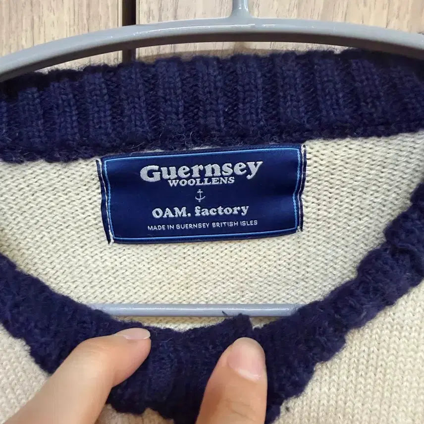 [BUNJANG] Gunjiulreunseon X OAM Collaboration Cardigan / 건지울른슨 X OAM 콜라보 42사이즈 가디건
