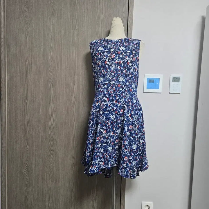 [BUNJANG] Lucky Chouette Flower Pattern Sleeveless Dress / 럭키슈에뜨 시원한 플라워패턴 민소매 원피스