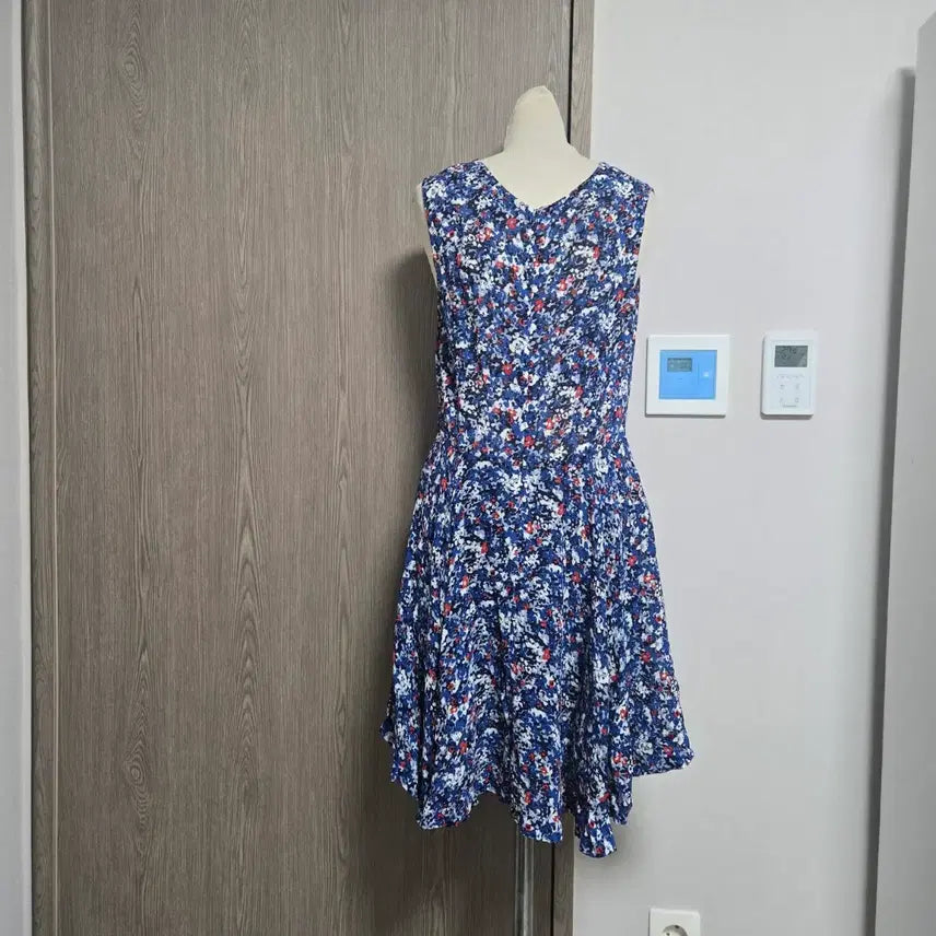 [BUNJANG] Lucky Chouette Flower Pattern Sleeveless Dress / 럭키슈에뜨 시원한 플라워패턴 민소매 원피스