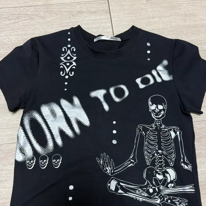 [BUNJANG] SET UP EXSE Crop T-Shirt Born To Die Top / 셋업이엑스이 크롭반팔티 본투다이탑