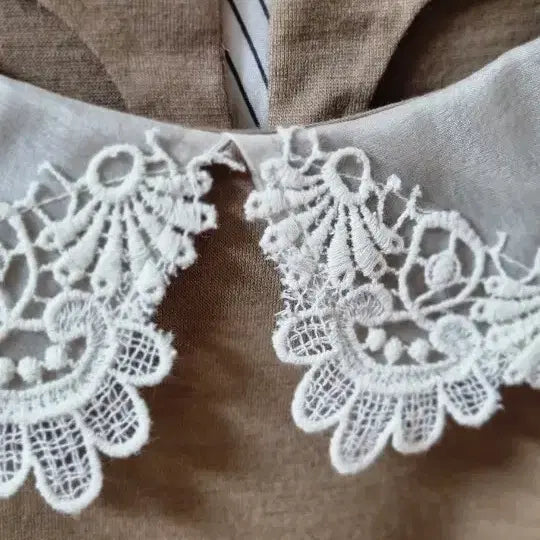[BUNJANG] RENEEVON Lace Collar Blouse / RENEEVON 레니본 레이스카라 블라우스 S.55