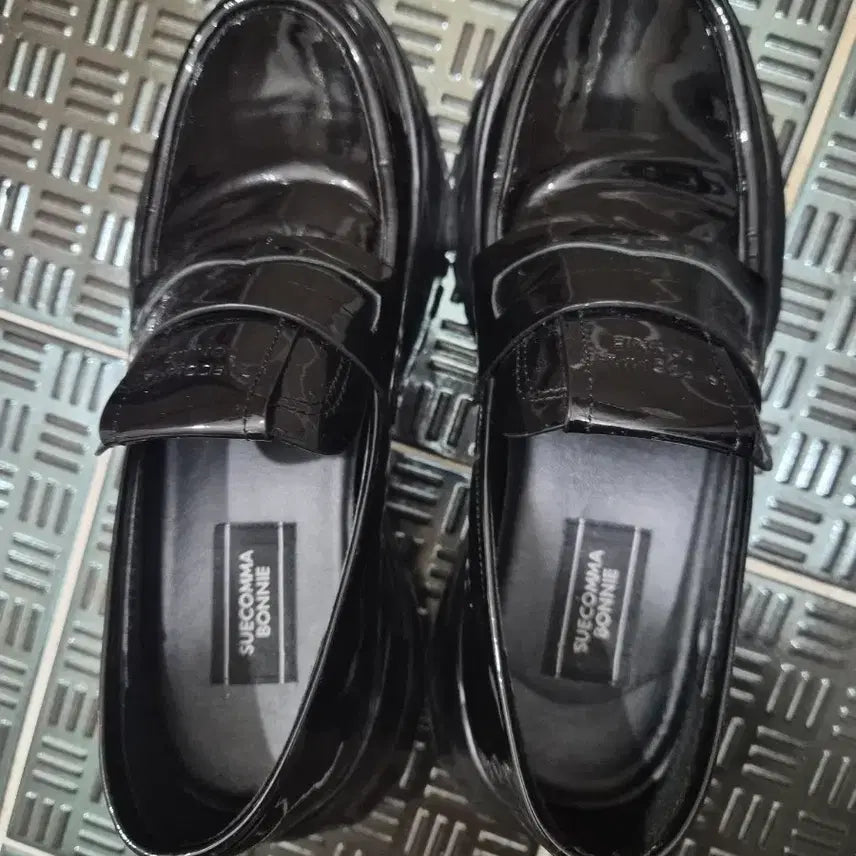 [SOLD OUT] 슈콤마보니 로퍼240