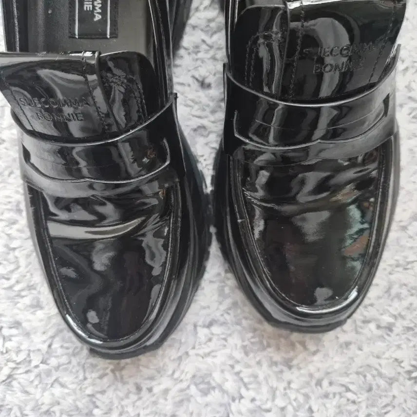 [SOLD OUT] 슈콤마보니 로퍼240