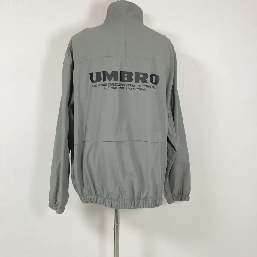 [BUNJANG] Umbro Unisex Classic Warm-up Jacket Size 105 / 엄브로 남녀공용클래식웜업자켓105 호호상점
