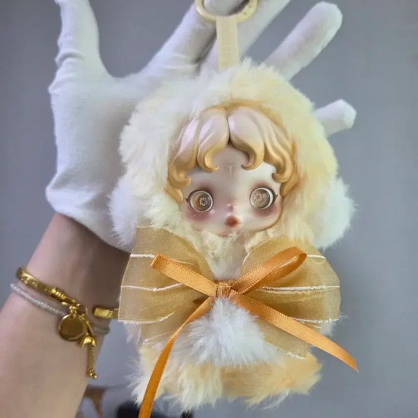 [BUNJANG] Popmart Skullpanda Light Garden Series Figure Keychain / 팝마트 스컬판다 빛의 정원 시리즈 인형 키링