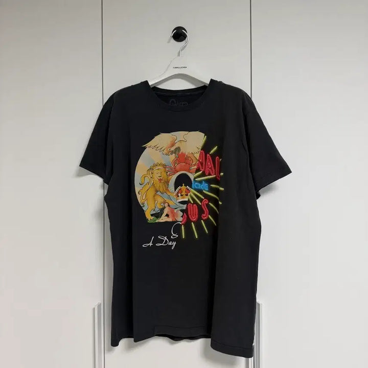 [BUNJANG] THRIFTY LOOK Queen Tee / (드라이완료THRIFTY LOOK "Queen" TEE