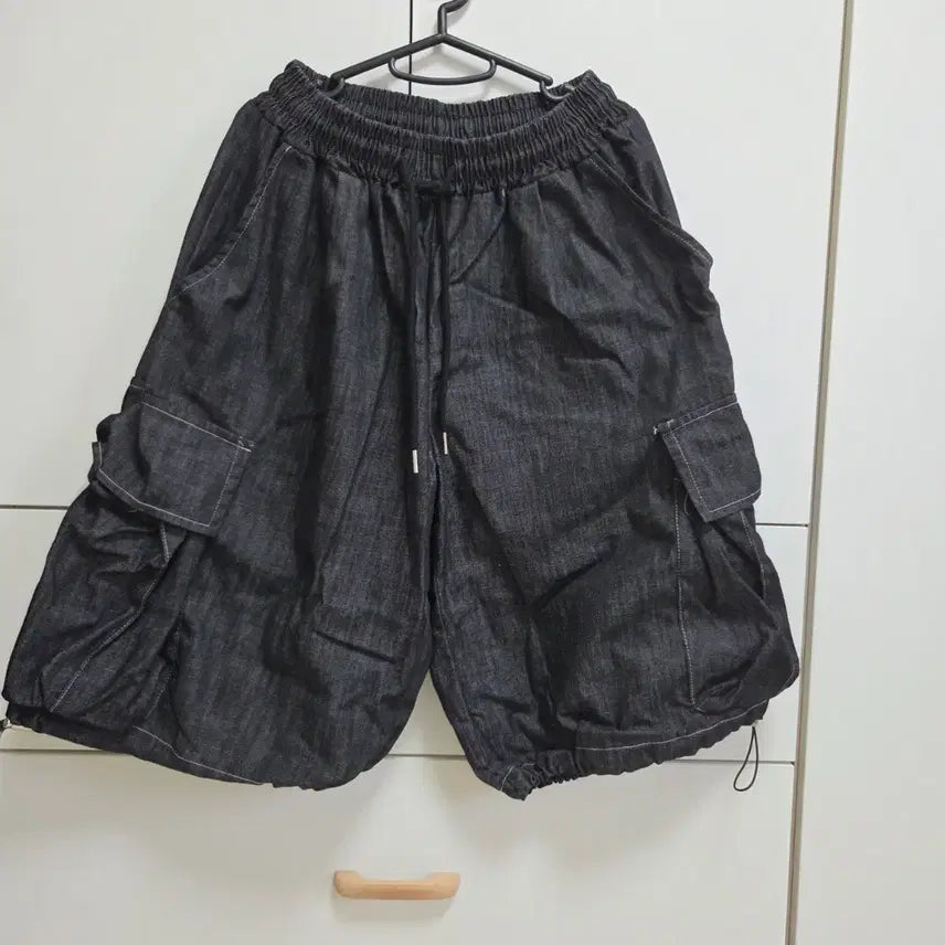 [BUNJANG] Black Bermuda Shorts / 블랙 버뮤다팬츠 프리사이즈