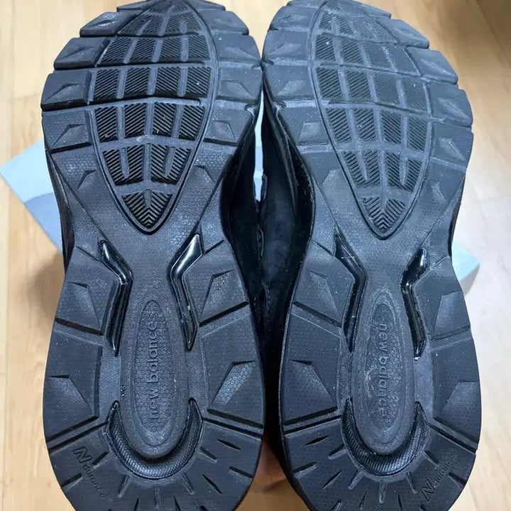[BUNJANG] New Balance 990v5 All Black Sneakers / 뉴발란스990v5 올블랙 285