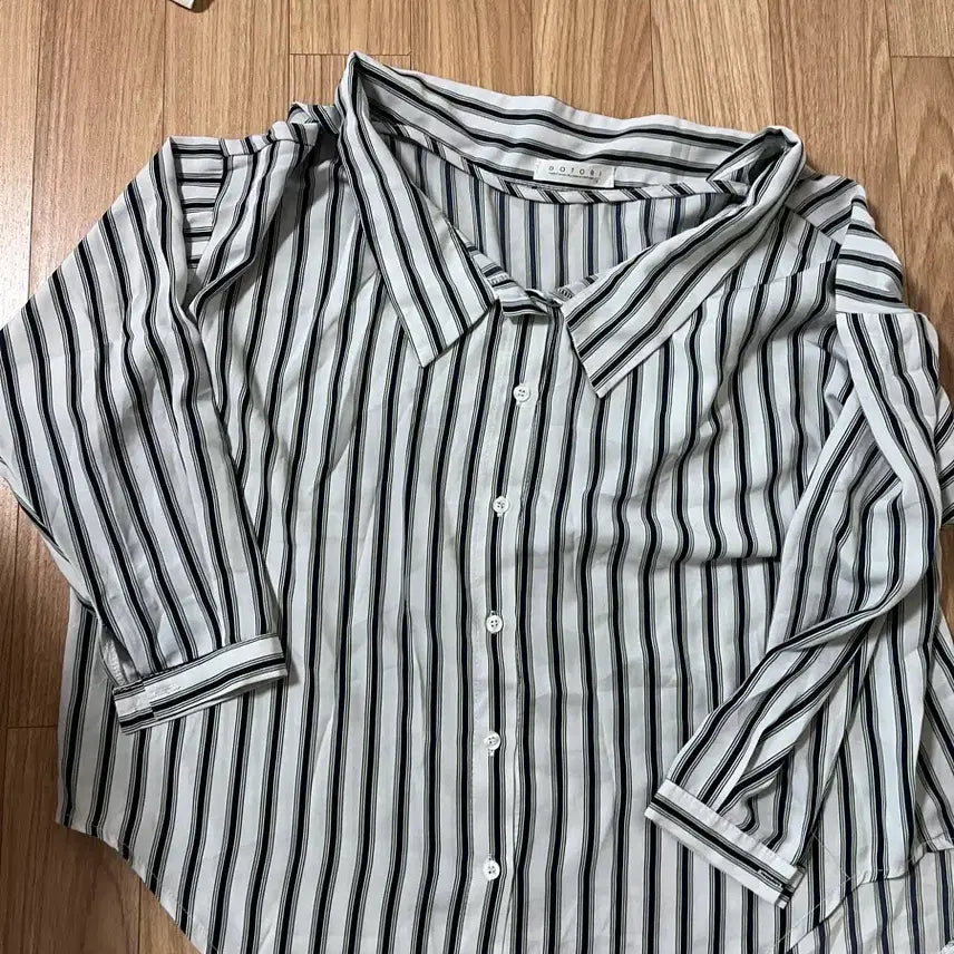 [SOLD OUT] 시원한 스트라이프 남방 저렴하게 가져가세요