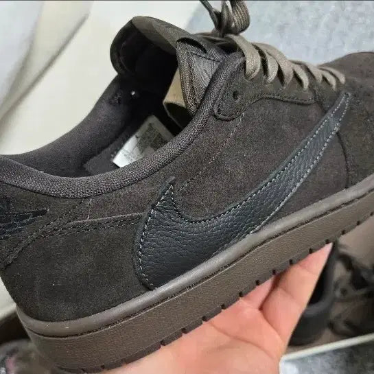 [BUNJANG] Nike Air Jordan 1 Low Travis Scott OG Velvet Brown and Dark Mocha Sneakers (Size 265) / 나이키 에어 조던1 로우 트래비스 스캇 OG 벨벳브라운 앤다크모카 265