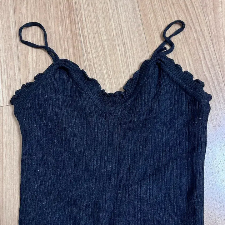 [BUNJANG] Sheer Frill Ribbed Tank Top (Black) / 여리여리 프릴 골지 나시 판매해요 (블랙)