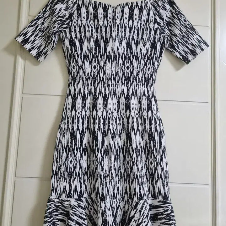 [BUNJANG] Open Shoulder Flare Dress / 오픈숄더 플레어 원피스