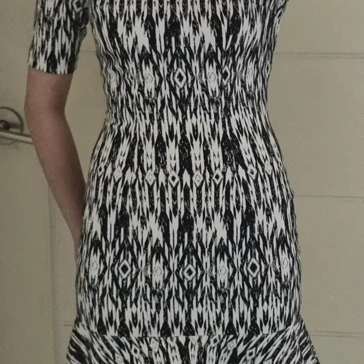 [BUNJANG] Open Shoulder Flare Dress / 오픈숄더 플레어 원피스