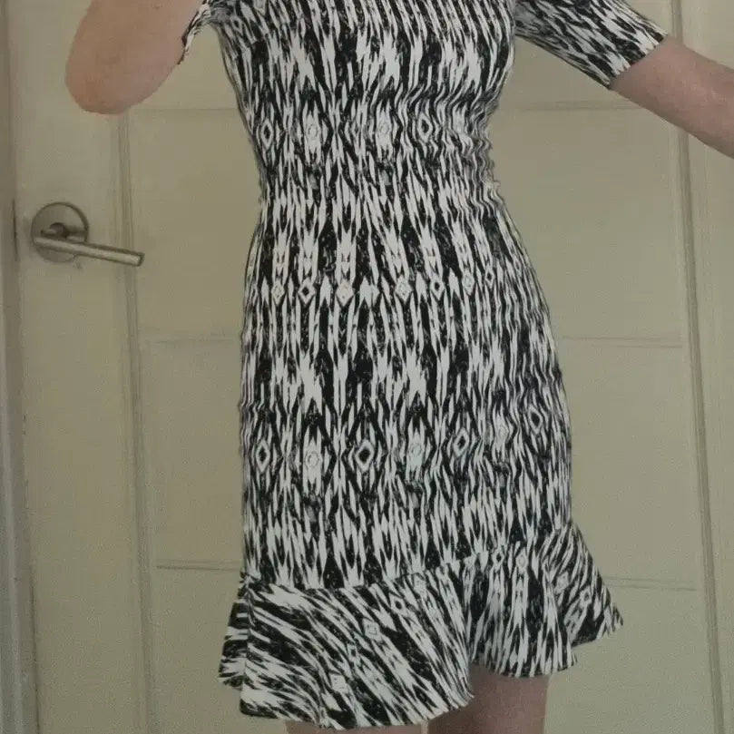 [BUNJANG] Open Shoulder Flare Dress / 오픈숄더 플레어 원피스