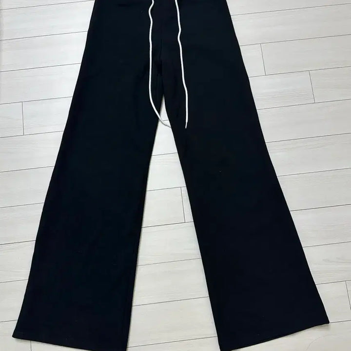 [SOLD OUT] 비츠앤밥스 BRANDY LOW TRAINING PANTS 블랙