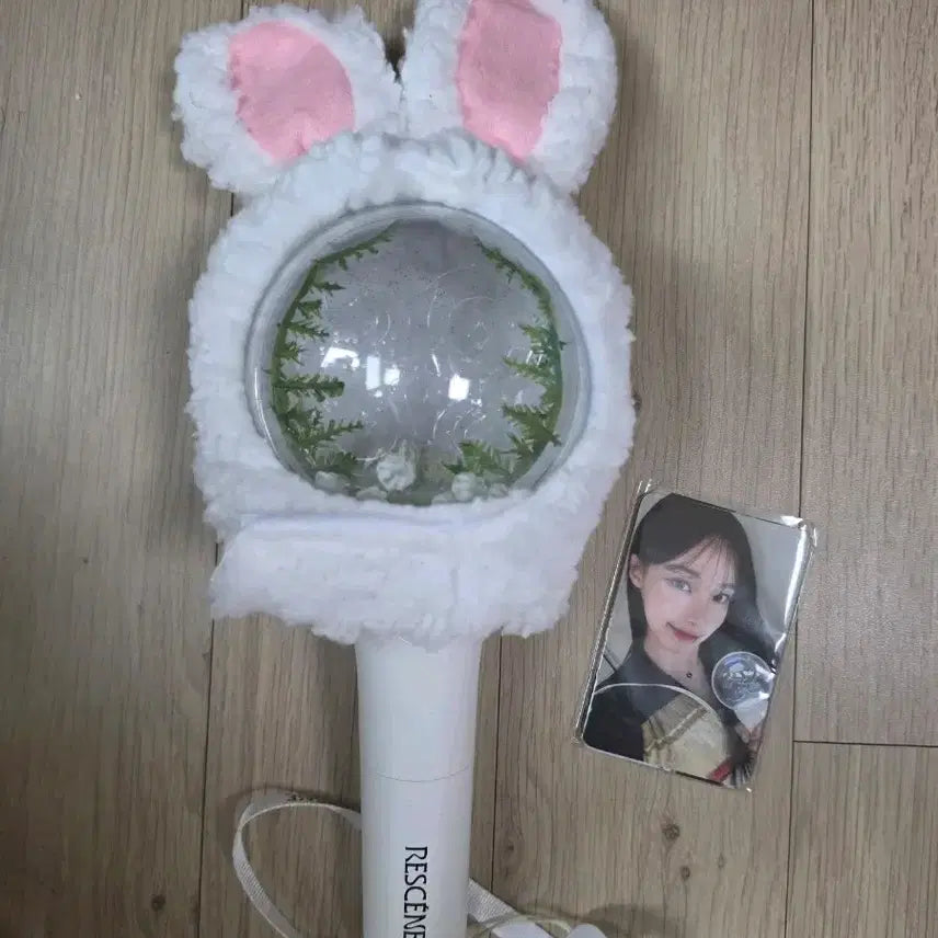 [BUNJANG] Le Sserafim Lightstick + Photocard / 리센느 응원봉(커스텀) + 응원봉 포카 팝니다.