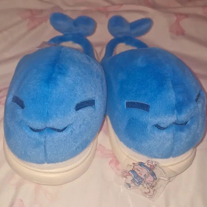 [BUNJANG] Hoshino Whale Fur Slippers (M Size, Blue Archive) / 키링 포함) 호시노 고래 털 슬리퍼 블루아카이브 블아 M사이즈