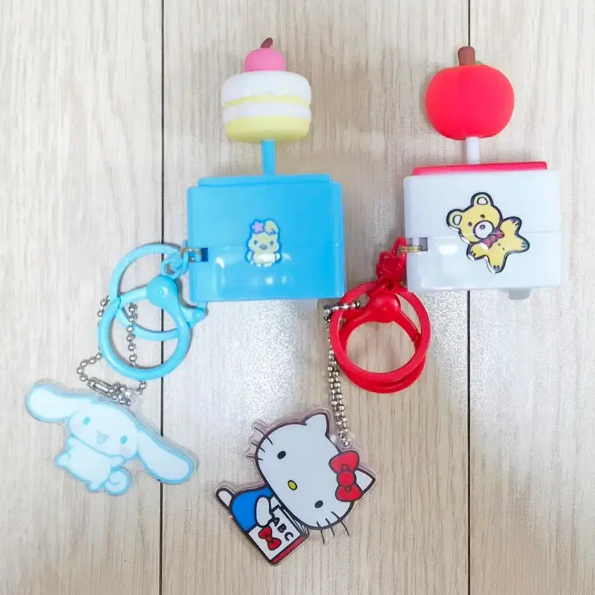 [BUNJANG] Sanrio Hello Kitty &amp; Cinnamoroll Gear Keychain / 키티 시나모롤 기어 키링 팝니다~