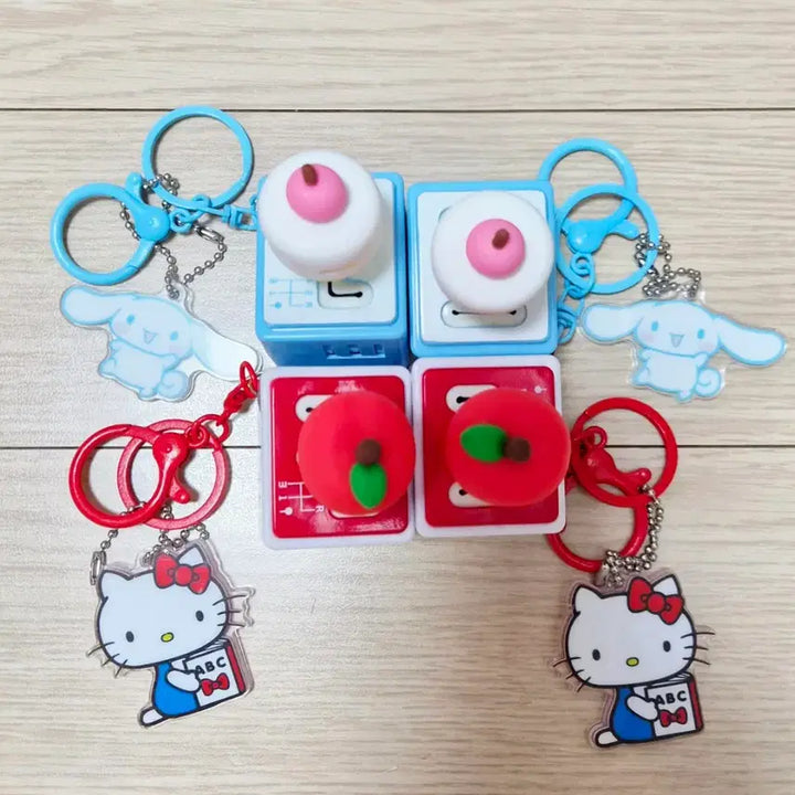 [BUNJANG] Sanrio Hello Kitty &amp; Cinnamoroll Gear Keychain / 키티 시나모롤 기어 키링 팝니다~